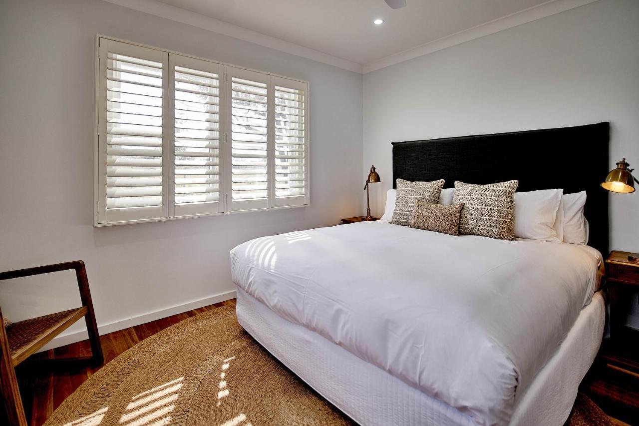 Hotel Goonoo Goonoo Station Tamworth Esterno foto A bedroom with plantation shutters