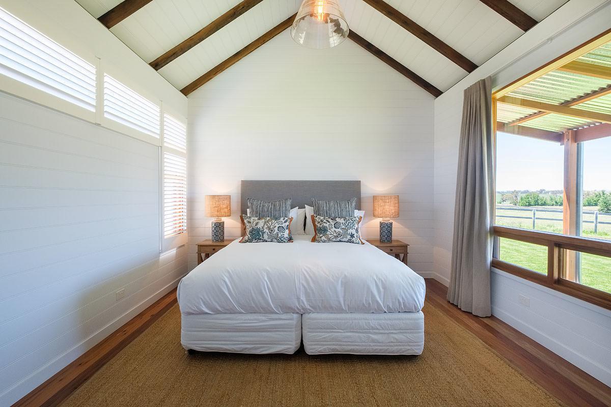 Hotel Goonoo Goonoo Station Tamworth Esterno foto A bedroom at the Lodge at the Hunter Valley