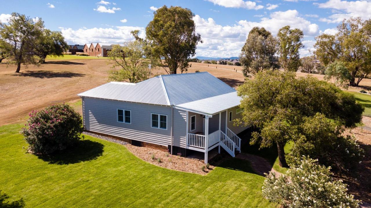 Hotel Goonoo Goonoo Station Tamworth Esterno foto The former school at the Old Scotch College, now a private residence